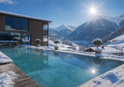Outdoor-Infinity-Pool mit Alpenpanorama im Winter – Wellnesshotel Ahrntal