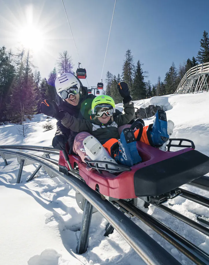 Alpine Coaster am Klausberg – Schienenrodelbahn schlängelt sich durch die verschneite Winterlandschaft